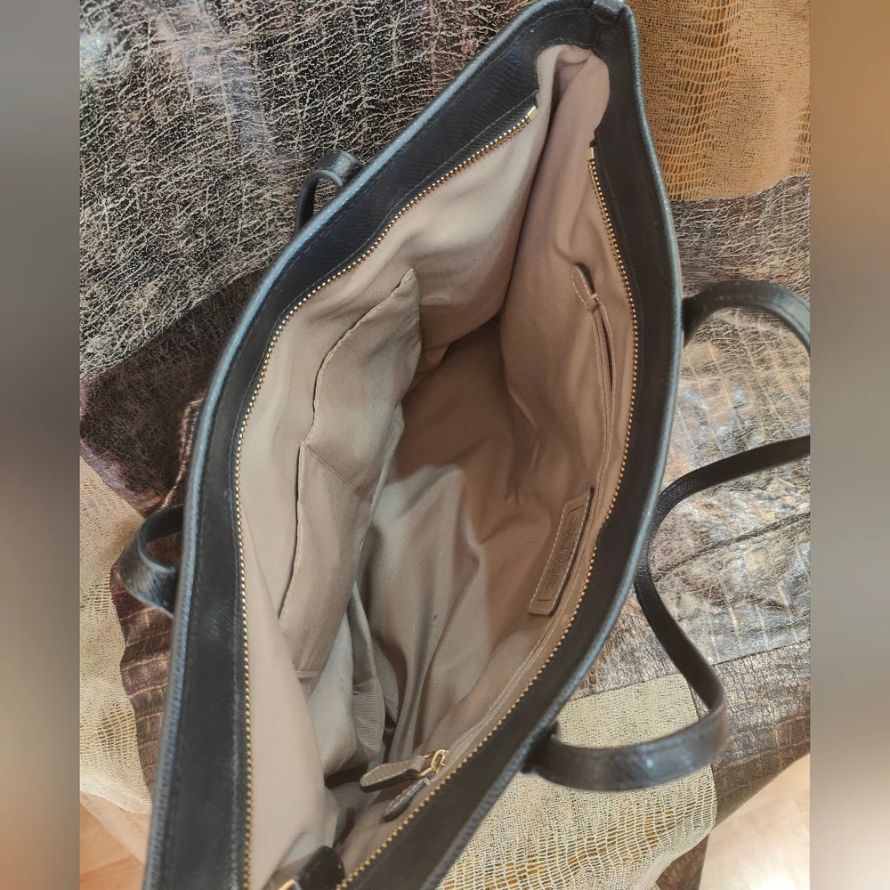 Coach - Picture 6 of 7